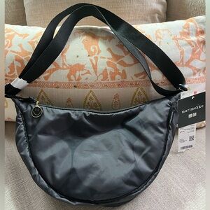 NWT UNIQLO x MARIMEKKO Printed Round Mini Crossbody in Dark Gray.